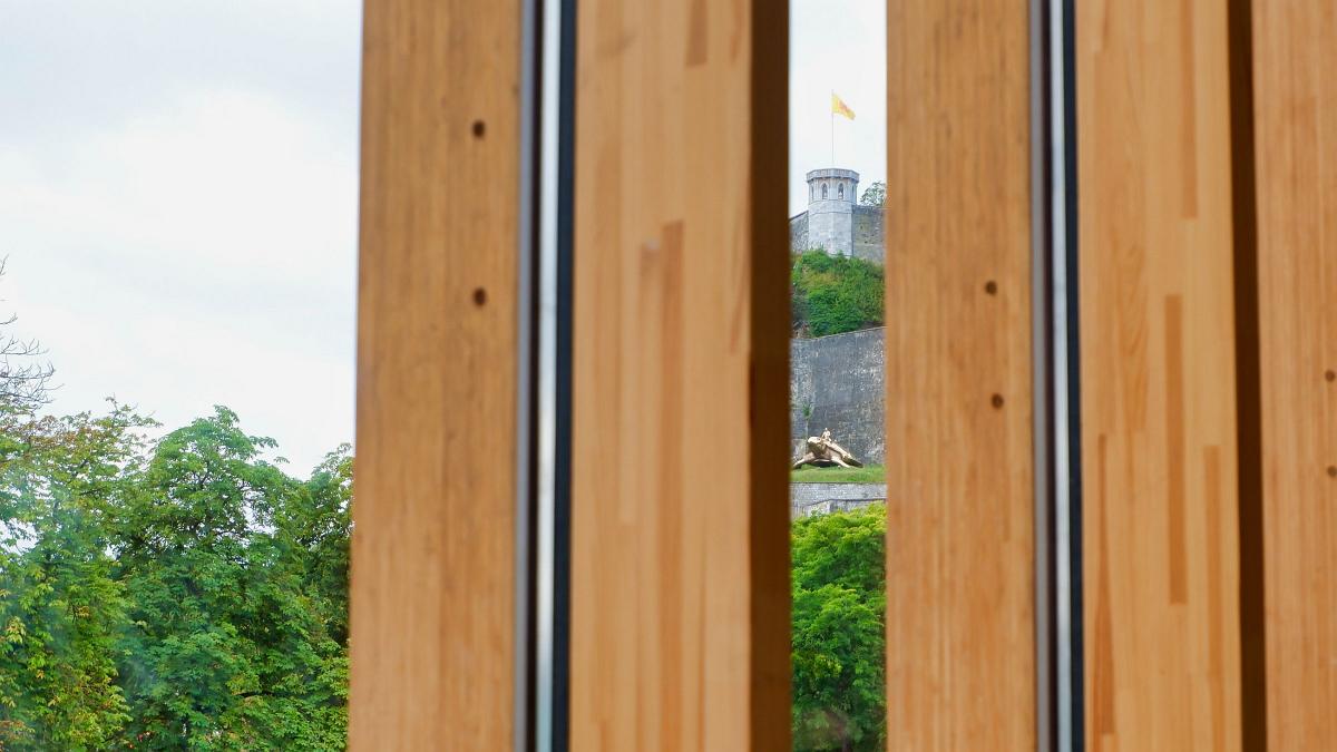 namur040819008