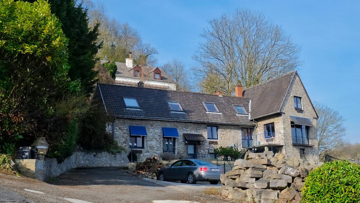 namur2503180029
