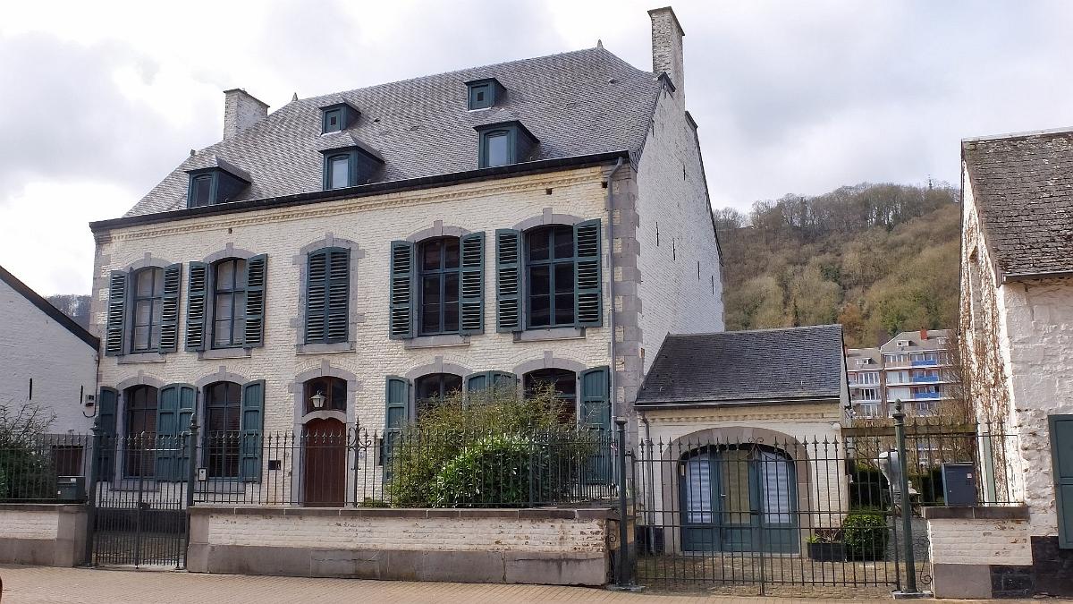 namur2503180038