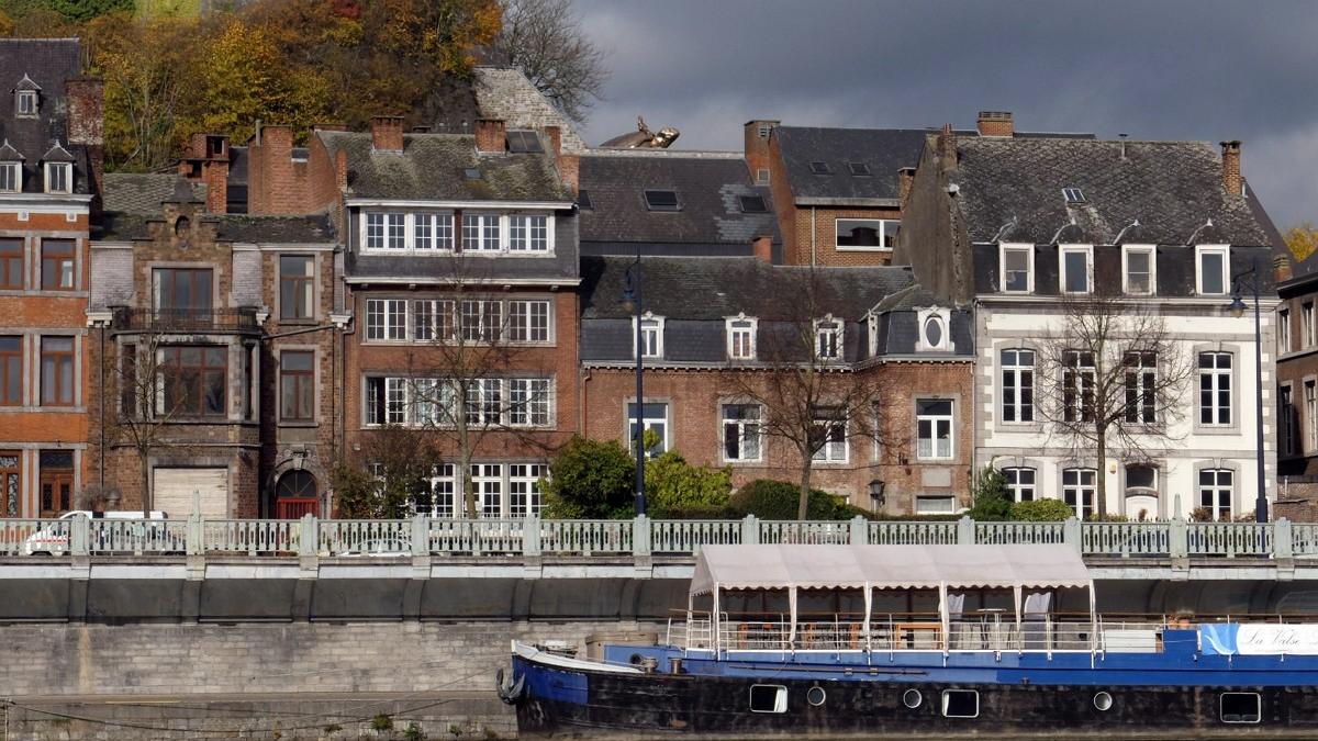 namur011115058