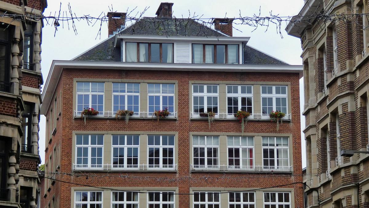 namur061019035